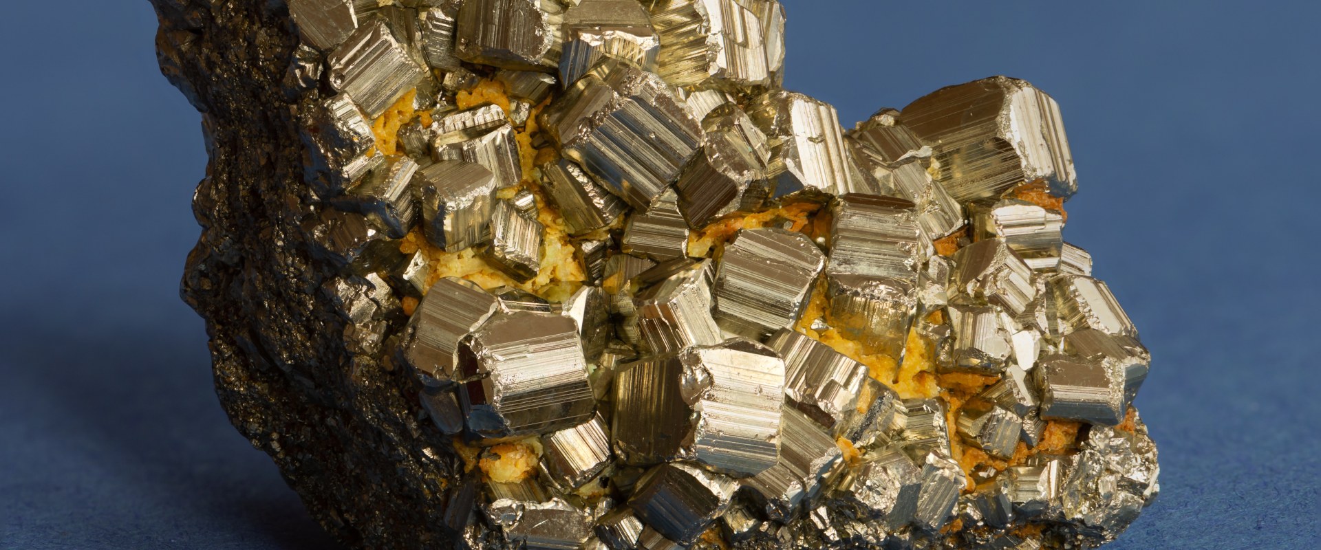 Can gold be produced naturally?